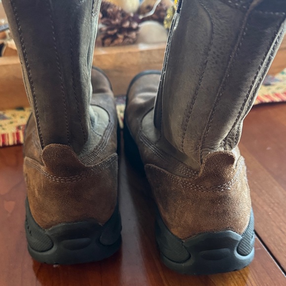 Merrell primaloft size 11 brown leather boots. Excellent condition. - Picture 3 of 6